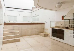 Foto 1 de Casa com 4 Quartos para venda ou aluguel, 190m² em Embaré, Santos