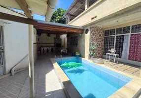 Foto 1 de Casa com 4 Quartos à venda, 220m² em Centro, Nilópolis