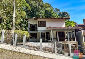 Foto 1 de Casa com 3 Quartos para alugar, 296m² em América, Joinville