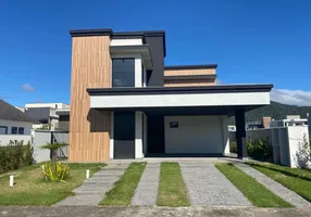 Foto 1 de Casa de Condomínio com 4 Quartos à venda, 200m² em Lidia Duarte, Camboriú