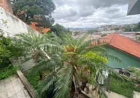 Foto 1 de Casa com 4 Quartos à venda, 220m² em João Pinheiro, Belo Horizonte