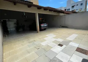 Foto 1 de Casa com 4 Quartos à venda, 327m² em Cidade Jardim, Goiânia