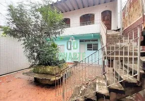 Foto 1 de Casa com 4 Quartos à venda, 170m² em Marapé, Santos