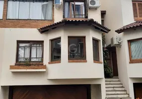 Foto 1 de Casa de Condomínio com 4 Quartos à venda, 254m² em Vila Assunção, Porto Alegre