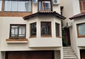 Foto 1 de Casa de Condomínio com 4 Quartos à venda, 255m² em Vila Assunção, Porto Alegre