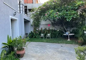 Foto 1 de Casa com 4 Quartos para alugar, 304m² em Jardim Europa, São Paulo