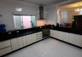 Foto 1 de Casa de Condomínio com 4 Quartos à venda, 350m² em Estância das Flores, Jaguariúna