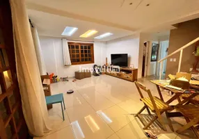 Foto 1 de Casa de Condomínio com 4 Quartos à venda, 222m² em Vargem Pequena, Rio de Janeiro