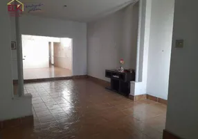 Foto 1 de Casa com 4 Quartos para venda ou aluguel, 440m² em Centro, Pindamonhangaba