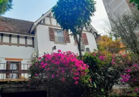 Foto 1 de Casa com 6 Quartos à venda, 570m² em Santa Cecília, Porto Alegre