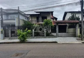 Foto 1 de Sobrado com 3 Quartos para alugar, 218m² em Anita Garibaldi, Joinville