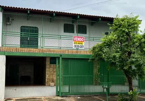 Foto 1 de Sobrado com 8 Quartos à venda, 300m² em Setor dos Funcionários, Goiânia