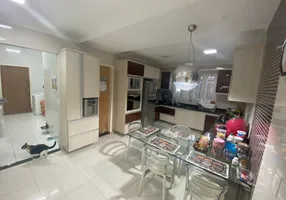 Foto 1 de Casa com 4 Quartos à venda, 200m² em Parque Dois Irmãos, Fortaleza