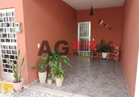 Foto 1 de Casa de Condomínio com 3 Quartos à venda, 130m² em Marechal Hermes, Rio de Janeiro