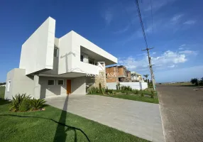 Foto 1 de Casa de Condomínio com 5 Quartos à venda, 290m² em Itapeva, Torres