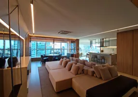 Foto 1 de Apartamento com 2 Quartos à venda, 241m² em Zona 07, Maringá