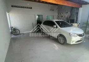 Foto 1 de Casa com 3 Quartos à venda, 10m² em Carmelo, Montes Claros