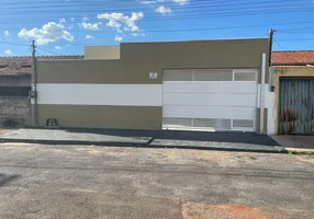 Foto 1 de Casa com 3 Quartos à venda, 150m² em CPA III, Cuiabá