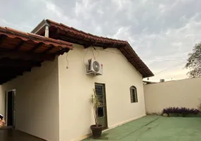 Foto 1 de Casa com 3 Quartos à venda, 442m² em Jardim América, Goiânia