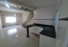 Foto 1 de Casa de Condomínio com 3 Quartos para alugar, 120m² em Jardim Tupanci, Barueri