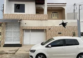 Foto 1 de Sobrado com 4 Quartos à venda, 170m² em Farolândia, Aracaju