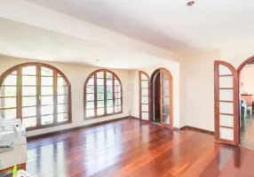 Foto 1 de Casa com 4 Quartos à venda, 281m² em Vila Nova, Porto Alegre