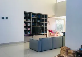 Foto 1 de Casa de Condomínio com 3 Quartos à venda, 250m² em Jardins Gênova, Uberlândia