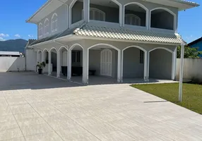 Foto 1 de Casa com 5 Quartos à venda, 220m² em Praia do Meio - Ens Brito, Palhoça