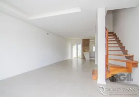 Foto 1 de Sobrado com 3 Quartos à venda, 160m² em Guarujá, Porto Alegre