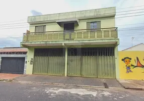 Foto 1 de Casa com 6 Quartos à venda, 400m² em Jardim das Palmeiras, Uberlândia