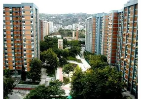 Foto 1 de Apartamento com 3 Quartos para alugar, 62m² em Grajaú, Rio de Janeiro