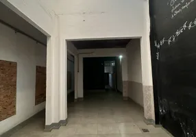 Foto 1 de Galpão/Depósito/Armazém para alugar, 250m² em São Cristóvão, Rio de Janeiro