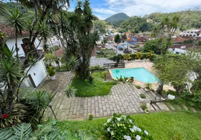 Foto 1 de Casa com 5 Quartos à venda, 401m² em Valparaiso, Petrópolis