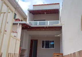 Foto 1 de Casa com 3 Quartos para alugar, 80m² em Novo Eldorado, Contagem