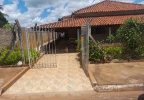Foto 1 de Fazenda/Sítio com 4 Quartos à venda, 450m² em Zona Rural, Guapiaçu