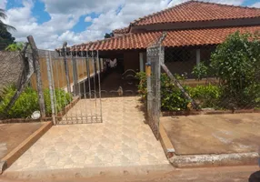 Foto 1 de Fazenda/Sítio com 4 Quartos para alugar, 450m² em Zona Rural, Guapiaçu