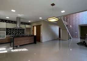 Foto 1 de Casa de Condomínio com 3 Quartos para alugar, 280m² em Botujuru, Mogi das Cruzes
