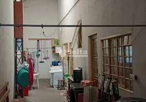 Foto 1 de Galpão/Depósito/Armazém à venda, 200m² em Nossa Senhora das Graças, Uberlândia