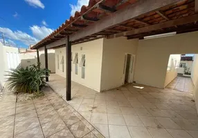 Foto 1 de Casa com 4 Quartos à venda, 200m² em Santa Mônica, Uberlândia
