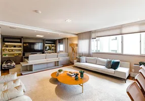 Foto 1 de Apartamento com 3 Quartos à venda, 210m² em Itaim Bibi, São Paulo