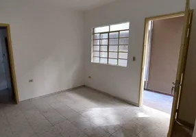 Foto 1 de Casa com 2 Quartos para alugar, 50m² em Vila Guaraciaba, Santo André