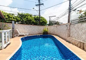 Foto 1 de Sobrado com 4 Quartos à venda, 280m² em Vila Cascatinha, São Vicente