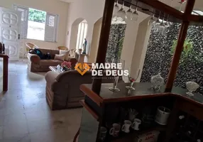 Foto 1 de Casa com 4 Quartos à venda, 218m² em Fátima, Fortaleza