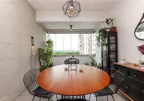 Foto 1 de Apartamento com 2 Quartos à venda, 70m² em Super Quadra, São Paulo