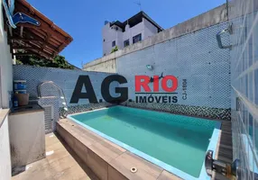 Foto 1 de Casa de Condomínio com 4 Quartos para alugar, 196m² em  Vila Valqueire, Rio de Janeiro
