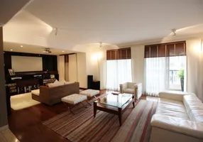 Foto 1 de Apartamento com 3 Quartos à venda, 220m² em Pinheiros, São Paulo