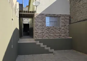 Foto 1 de Casa com 2 Quartos para venda ou aluguel, 70m² em Alto de Santa Lucia, Carapicuíba