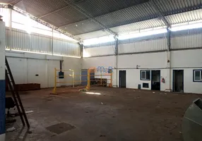 Foto 1 de Galpão/Depósito/Armazém com 14 Quartos à venda, 850m² em Granja dos Cavaleiros, Macaé