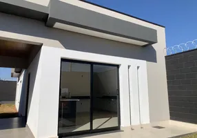 Foto 1 de Casa com 3 Quartos à venda, 110m² em Loteamento Portal do Vale II, Uberlândia