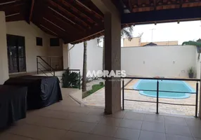 Foto 1 de Casa com 3 Quartos para venda ou aluguel, 200m² em Vila Seabra, Bauru